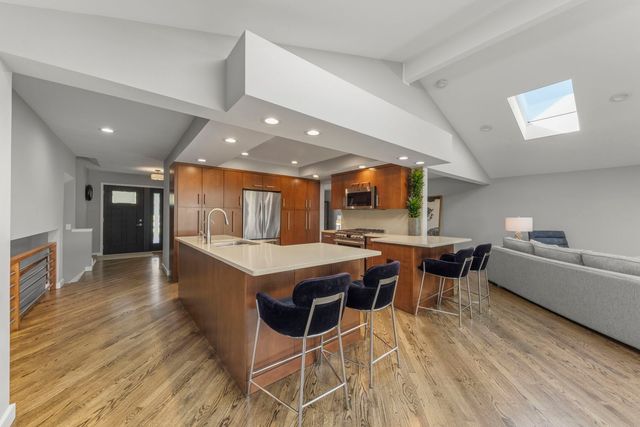 8345 Brookridge Road, Downers Grove, IL 60516
