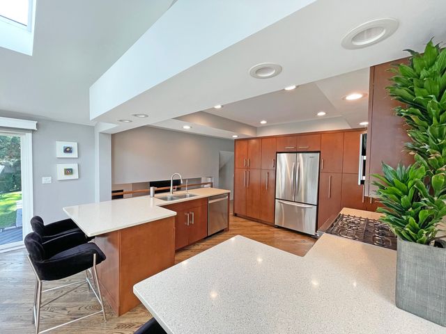 8345 Brookridge Road, Downers Grove, IL 60516