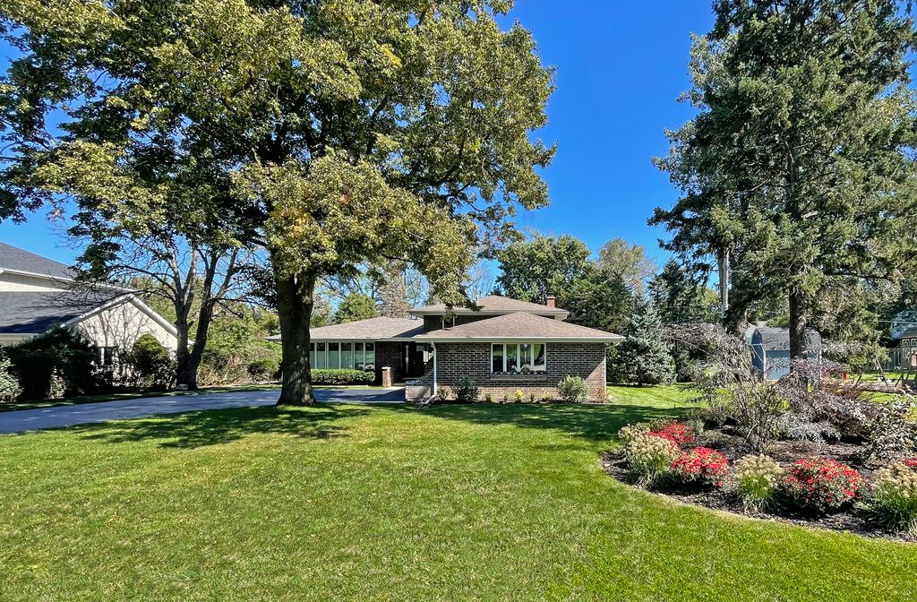 8345 Brookridge Road, Downers Grove, IL 60516