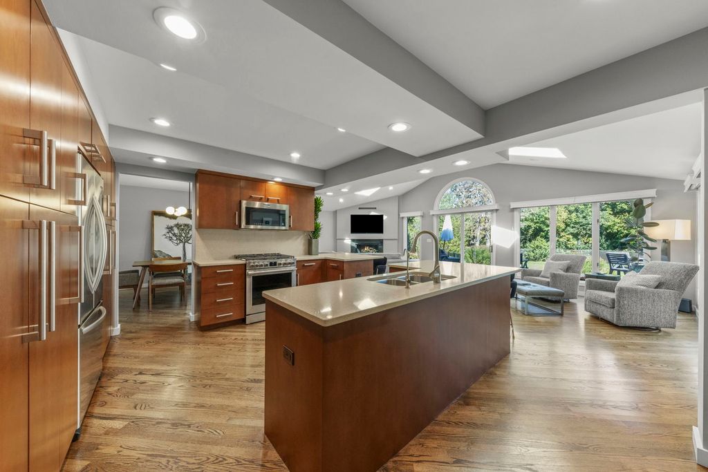 8345 Brookridge Road, Downers Grove, IL 60516 — photo 5