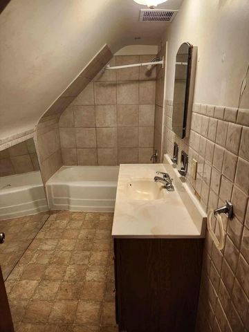 716 W BELL AVENUE, Appleton, WI 54914