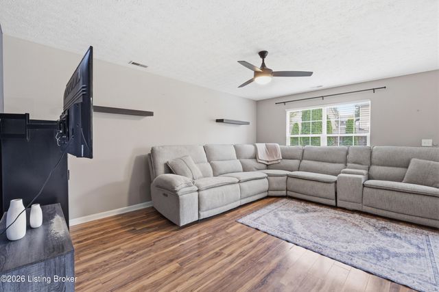 10318 Venado Dr, Louisville, KY 40291