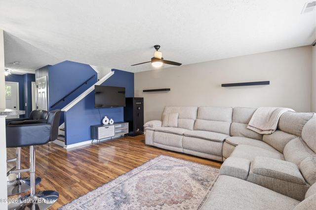 10318 Venado Dr, Louisville, KY 40291
