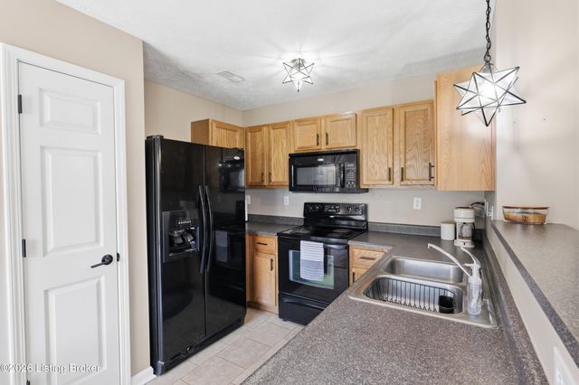 10318 Venado Dr, Louisville, KY 40291
