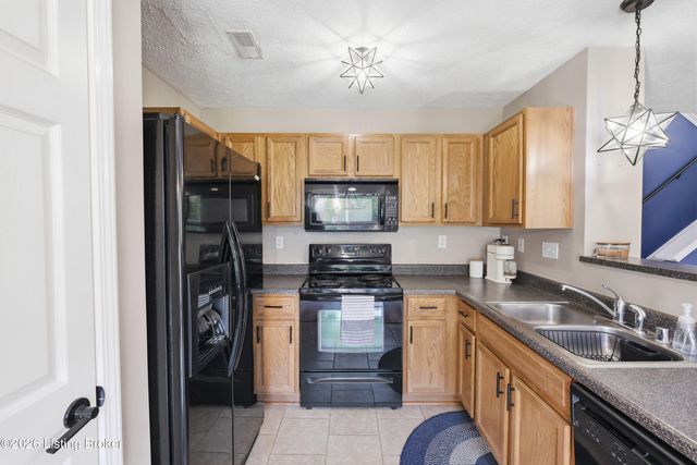 10318 Venado Dr, Louisville, KY 40291