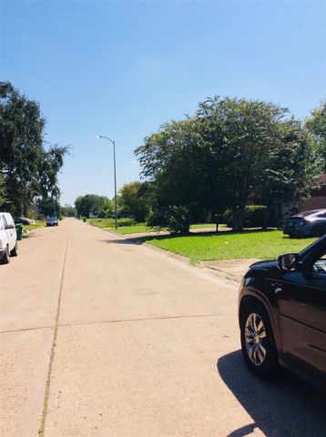 5218 Greylog, Houston, TX 77048