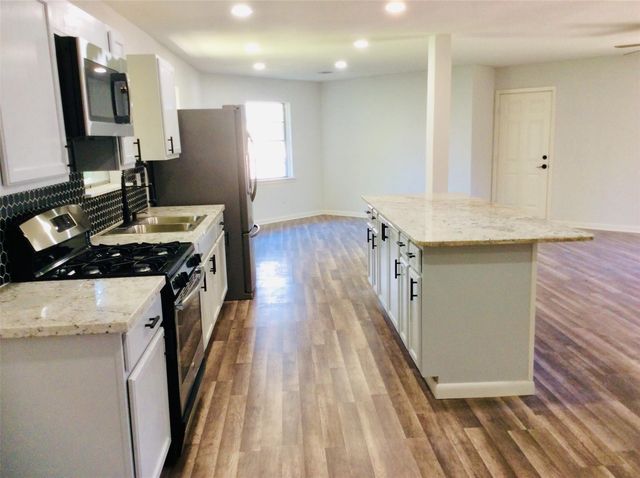 5218 Greylog, Houston, TX 77048