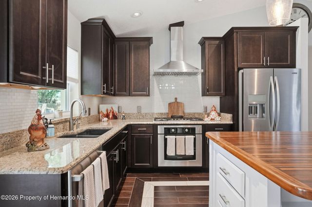 7037 County Road 625, Bushnell, FL 33513