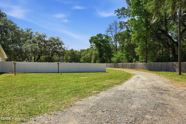7037 County Road 625, Bushnell, FL 33513