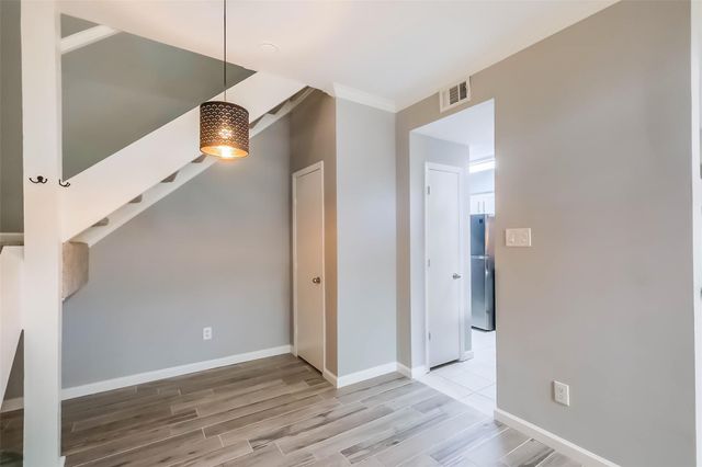 2125 Augusta Drive 9, Houston, TX 77057