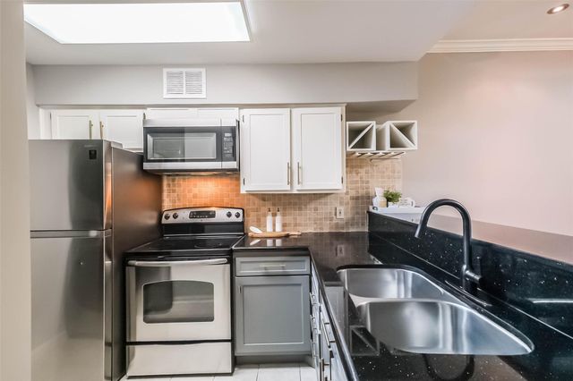 2125 Augusta Drive 9, Houston, TX 77057