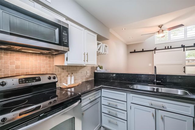 2125 Augusta Drive 9, Houston, TX 77057