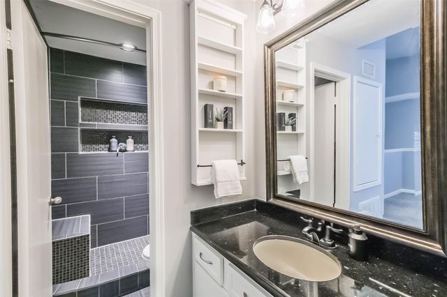 2125 Augusta Drive 9, Houston, TX 77057
