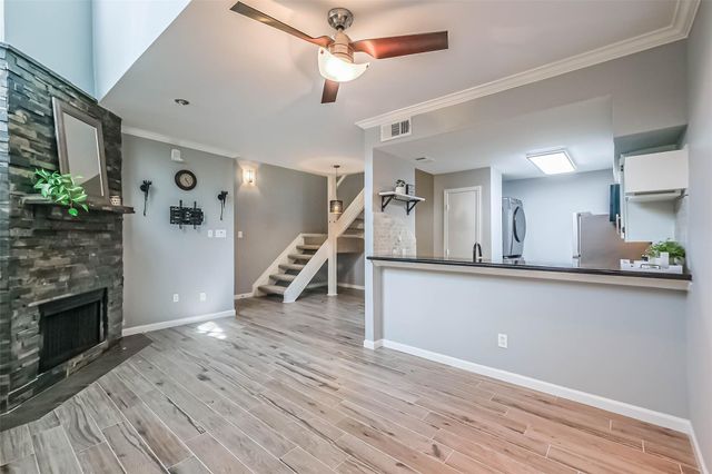 2125 Augusta Drive 9, Houston, TX 77057