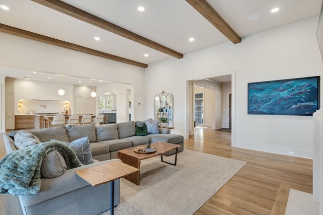 9713 POPLAR AVE, Germantown, TN 38139