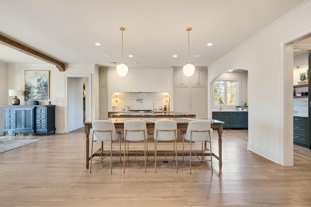 9713 POPLAR AVE, Germantown, TN 38139