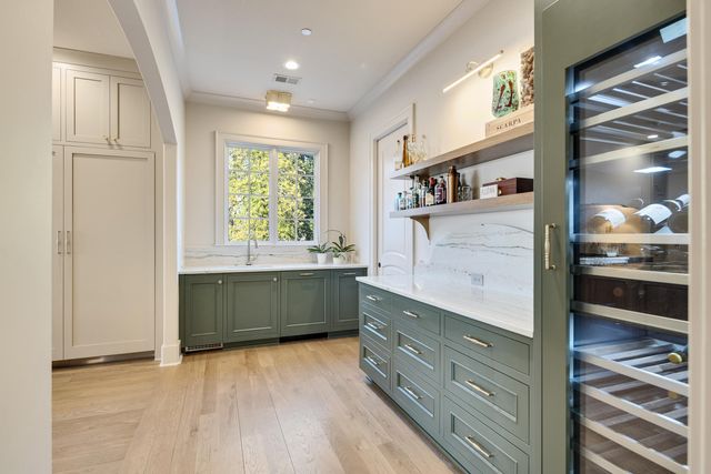 9713 POPLAR AVE, Germantown, TN 38139