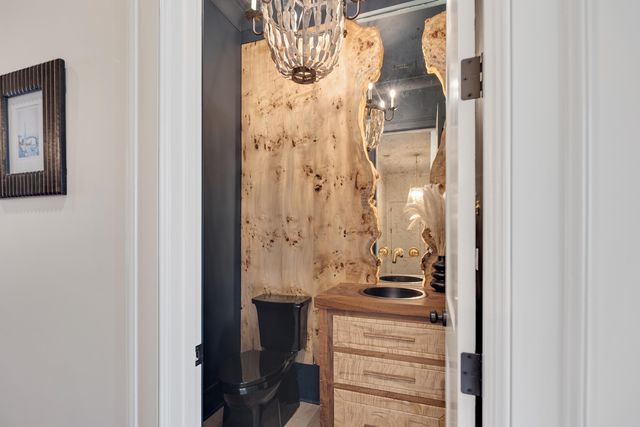 9713 POPLAR AVE, Germantown, TN 38139