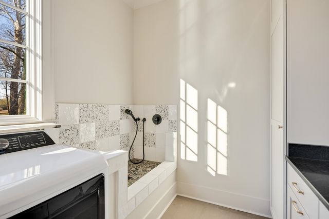 9713 POPLAR AVE, Germantown, TN 38139