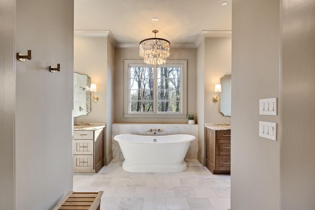 9713 POPLAR AVE, Germantown, TN 38139