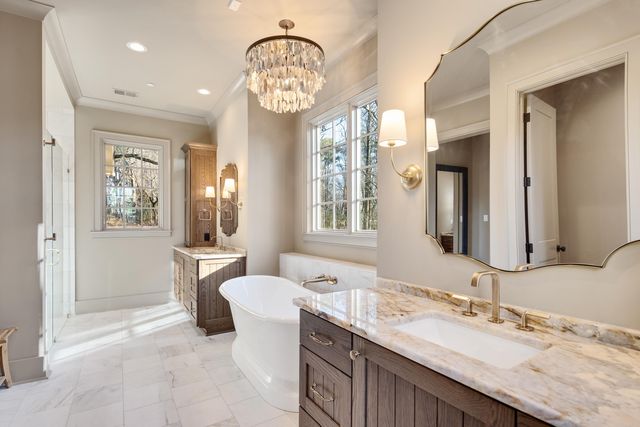 9713 POPLAR AVE, Germantown, TN 38139