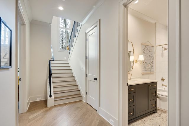 9713 POPLAR AVE, Germantown, TN 38139