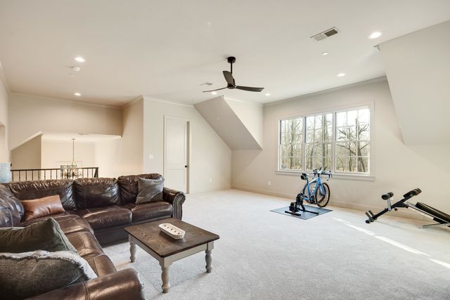 9713 POPLAR AVE, Germantown, TN 38139