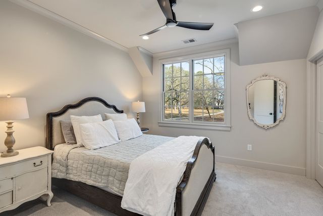 9713 POPLAR AVE, Germantown, TN 38139