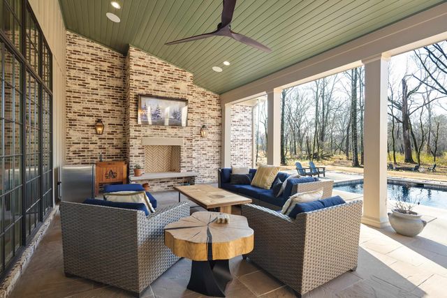 9713 POPLAR AVE, Germantown, TN 38139