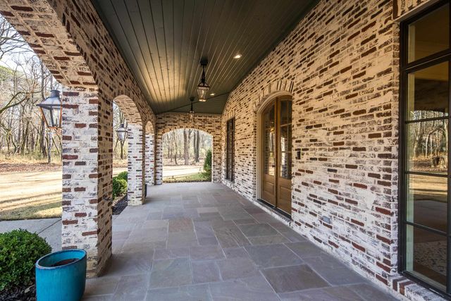 9713 POPLAR AVE, Germantown, TN 38139