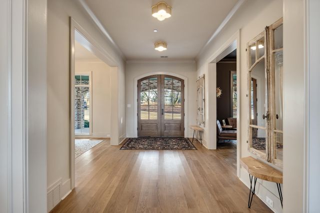 9713 POPLAR AVE, Germantown, TN 38139