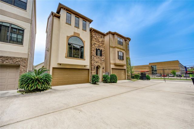 11207 Tramonto Drive, Houston, TX 77042