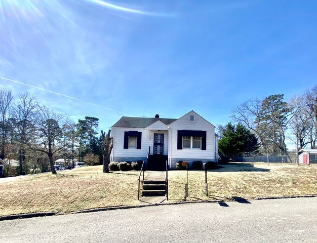 300 Sweetland Drive, Chattanooga, TN 37415