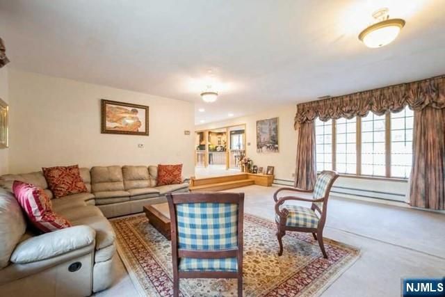 15 Old Oak Drive, Mahwah, NJ 07430