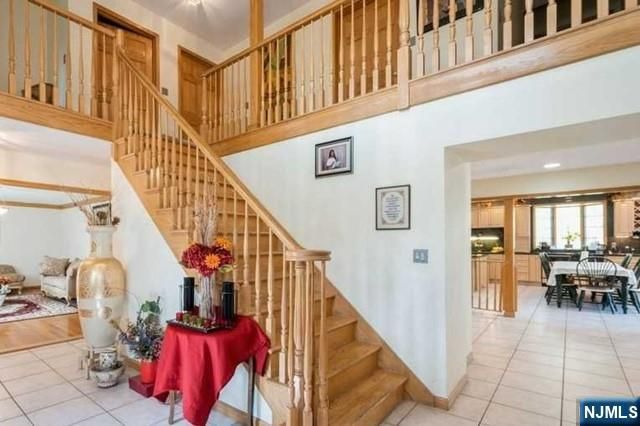 15 Old Oak Drive, Mahwah, NJ 07430