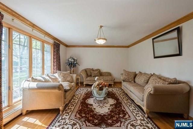 15 Old Oak Drive, Mahwah, NJ 07430