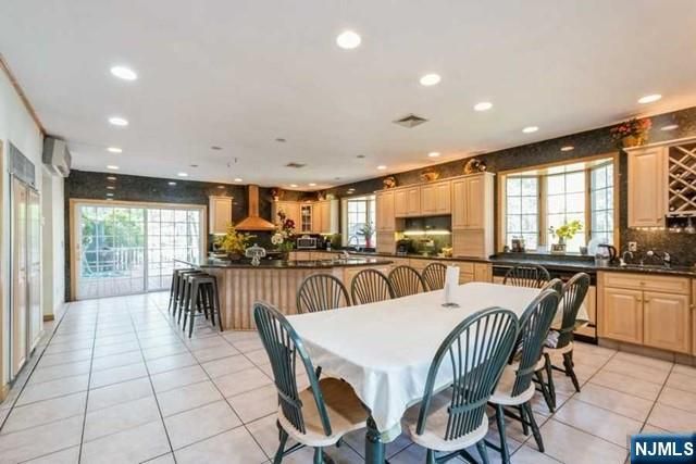 15 Old Oak Drive, Mahwah, NJ 07430