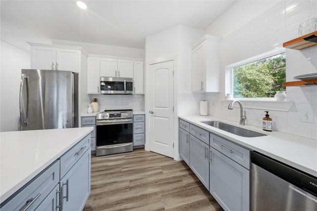 7502 Stable LN, Lago Vista, TX 78645