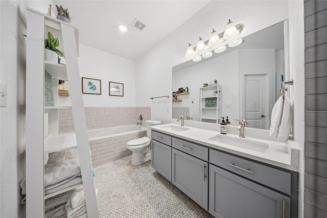 7502 Stable LN, Lago Vista, TX 78645