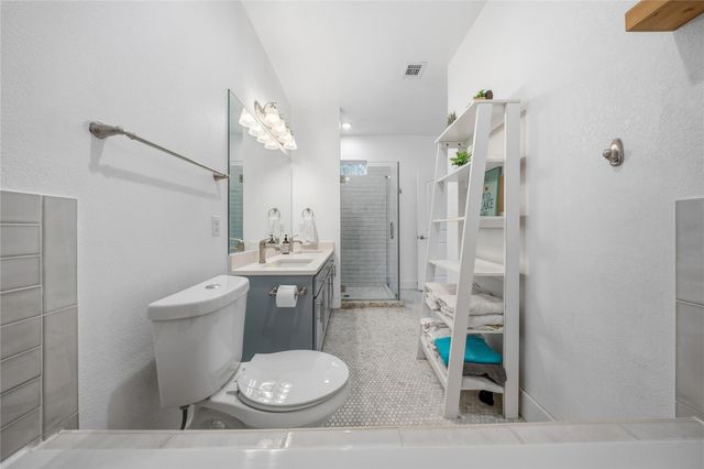 7502 Stable LN, Lago Vista, TX 78645