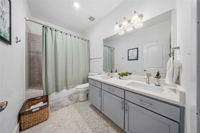 7502 Stable LN, Lago Vista, TX 78645