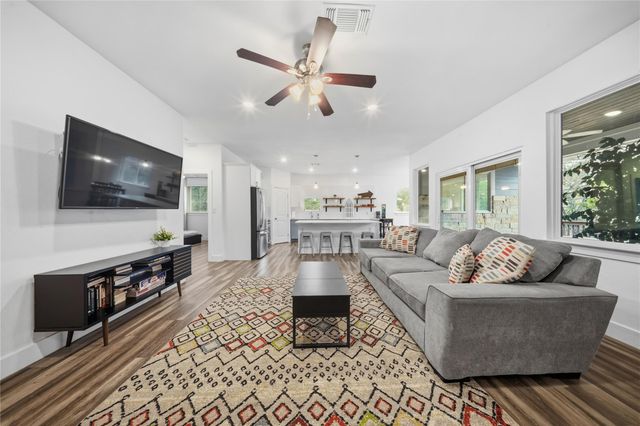 7502 Stable LN, Lago Vista, TX 78645