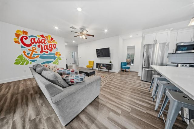 7502 Stable LN, Lago Vista, TX 78645