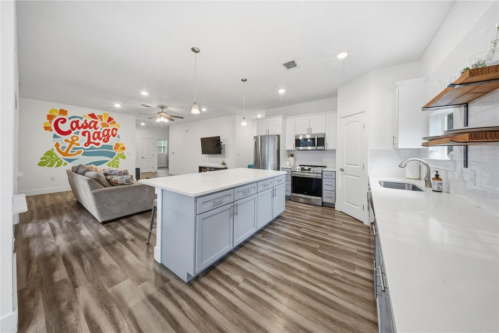 7502 Stable LN, Lago Vista, TX 78645