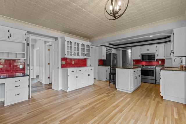 9348 Olympia Drive, Eden Prairie, MN 55347