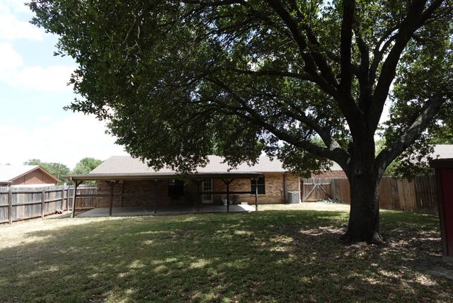 1414 W Torrey Street, Granbury, TX 76048