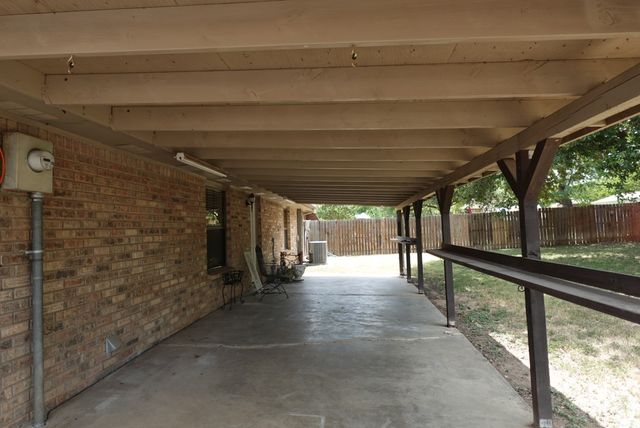 1414 W Torrey Street, Granbury, TX 76048