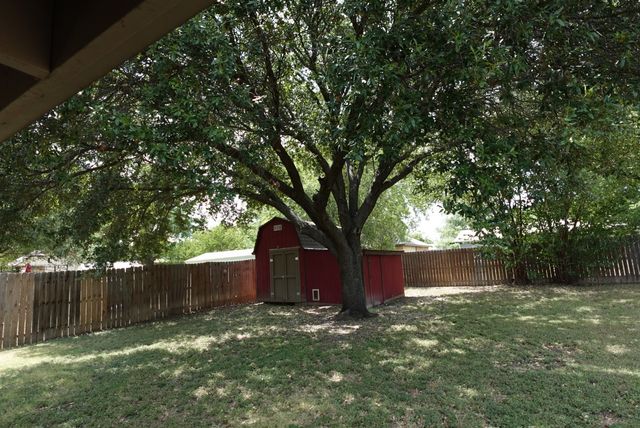 1414 W Torrey Street, Granbury, TX 76048