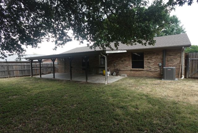 1414 W Torrey Street, Granbury, TX 76048