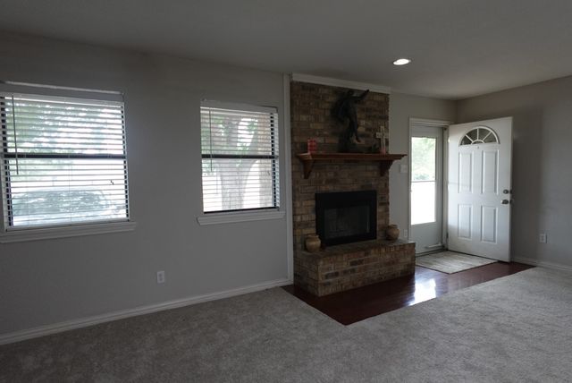 1414 W Torrey Street, Granbury, TX 76048